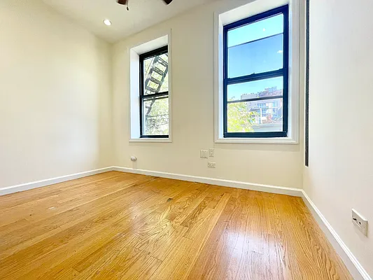 Rented by HOLTON REAL ESTATE INC. | media 11