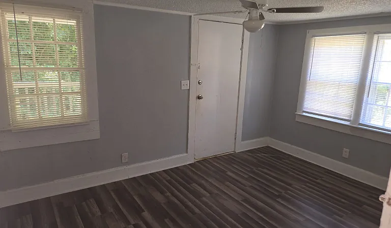 122 Hillside Dr — Photo 4