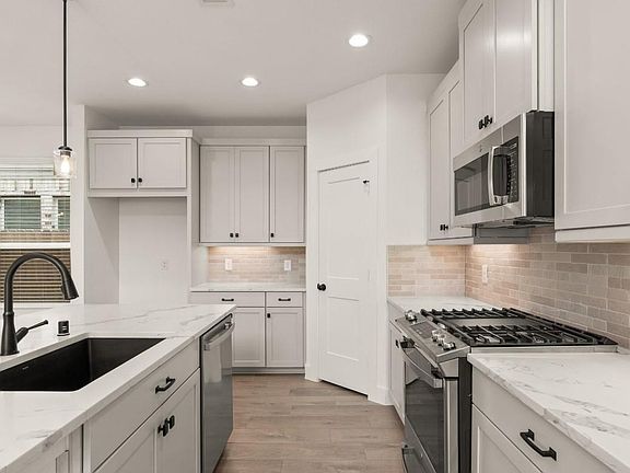 3rd image of 12842 Meadow Wind Way