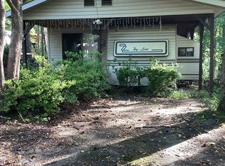 961 Mountain Shadows Dr, Cleveland, GA 30528