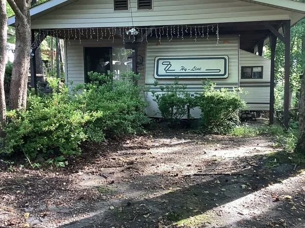 961 Mountain Shadows Dr, Cleveland, GA 30528