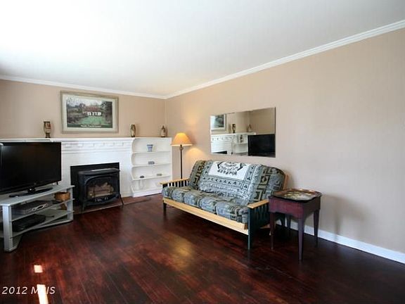 5th image of 4018 Woodland Dr