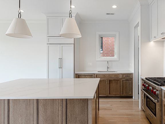 5th image of 742 W Buckingham Pl #Penthouse