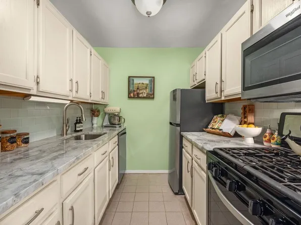 205 3rd Avenue image 4 of 12