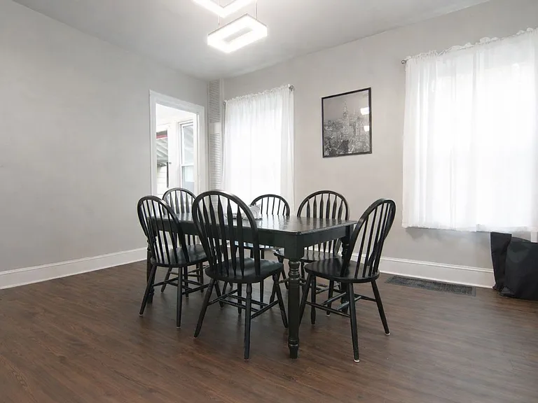 144-313 Linn St — Photo 56