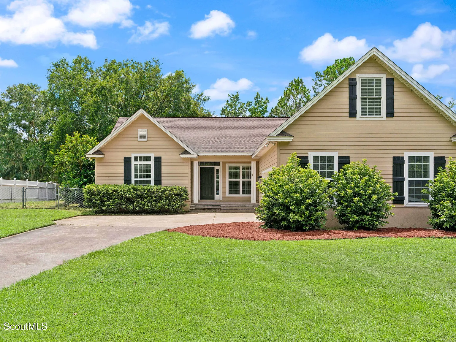 4 bed, 3.0 bath, 2759 sqft, $2,800 — Photo 2