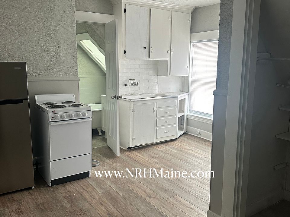 2nd image of 252 Turner St #4