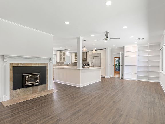 3rd image of 17 Soundview Ave