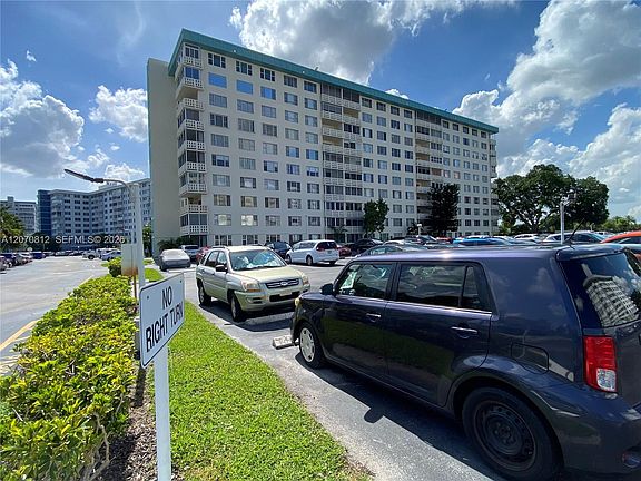 2nd image of 4330 Hillcrest Dr APT 1009