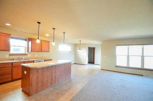 4 bed, 2.5 bath, 2000 sqft, $2,800 — Photo 4