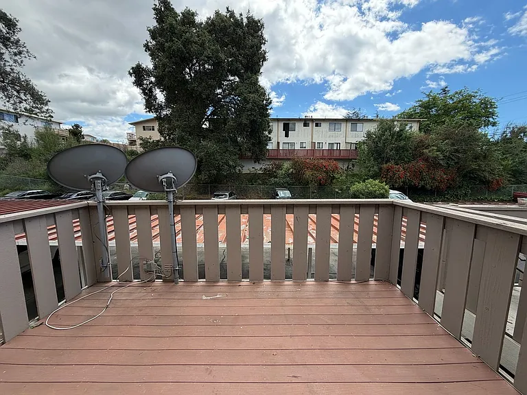Sharis Apartments — Photo 129