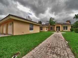 140 Royal Palm Ct, Plantation, FL 33317