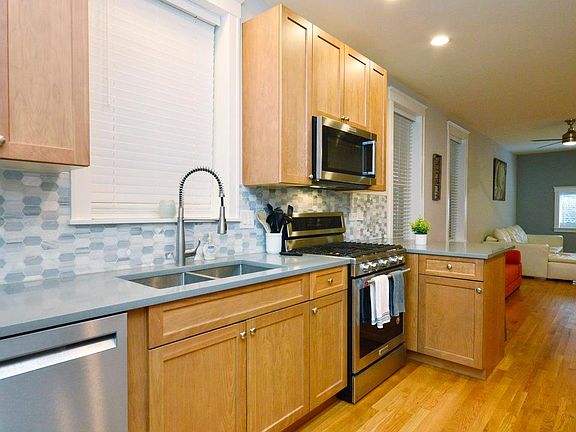2nd image of 2315 W Shakespeare Ave #1