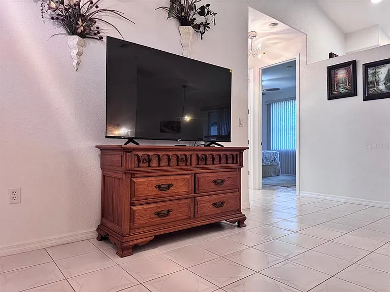219 Venetia Ave — Photo 5