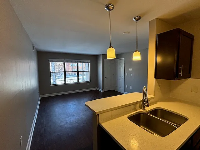 915 Washington St #203 — Photo 6