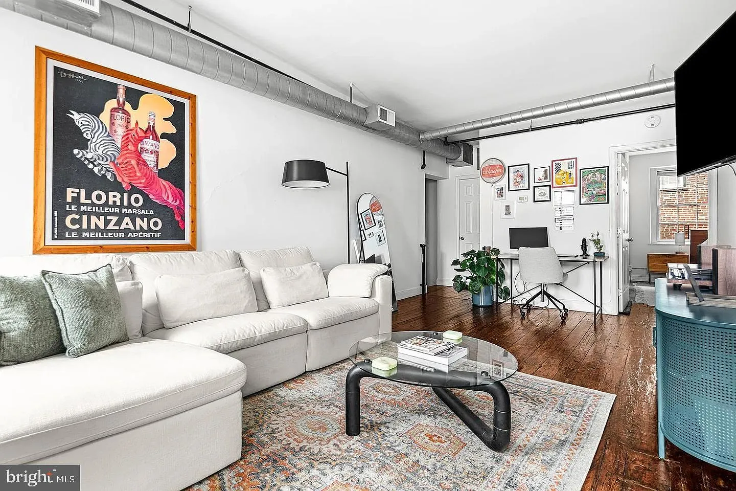 1 bed, 1.0 bath, 770 sqft, $2,100 — Photo 2