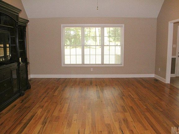 5th image of 2966 Dogwood St