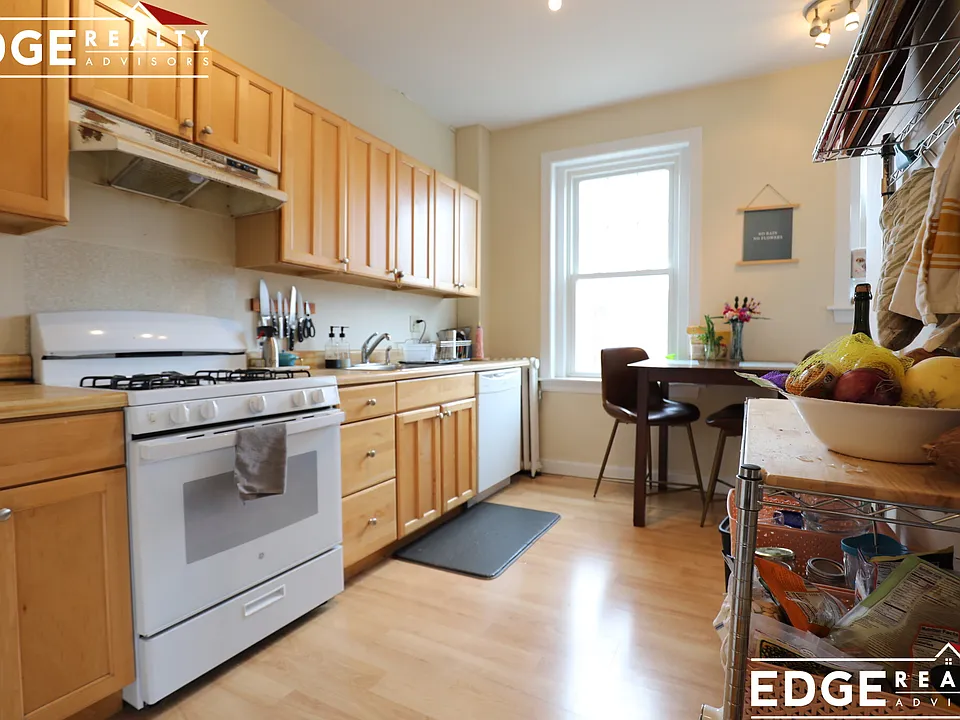 164 Strathmore Rd #21