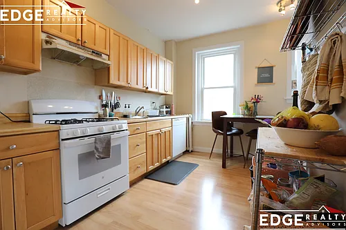 164 Strathmore Rd #21 Photo 1