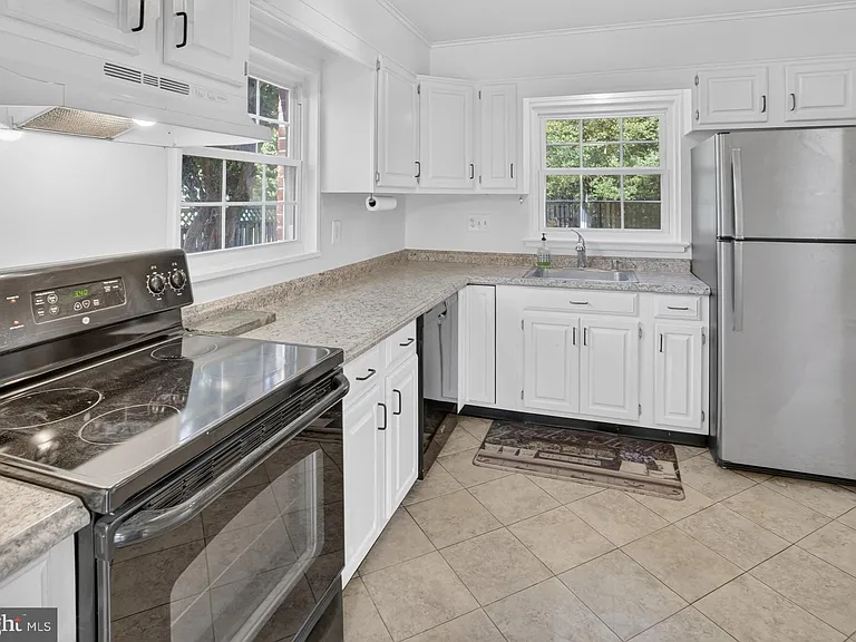 7803 Marbury Rd — Photo 10