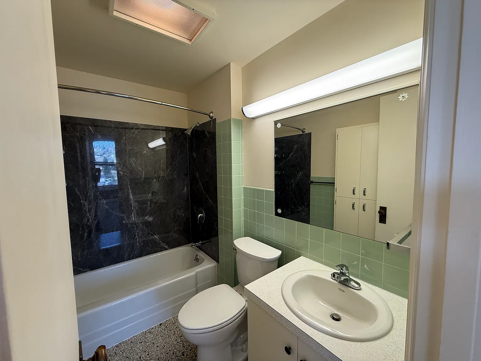 2 bed, 1000 sqft, $1,900 — Photo 4