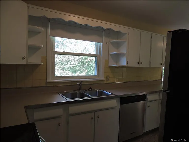87 Hotchkiss Grove Rd — Photo 8