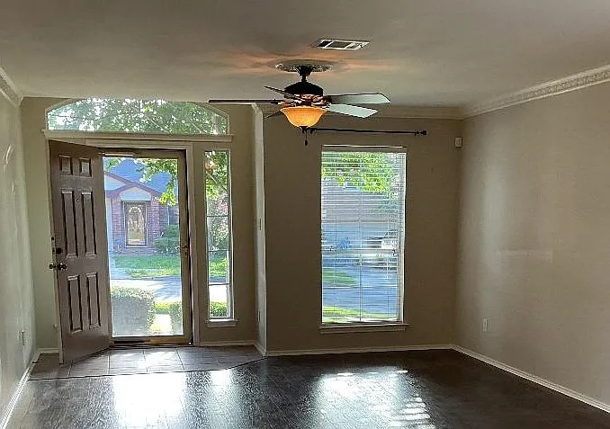 4 bed, 3.5 bath, 2582 sqft, $2,100 — Photo 3