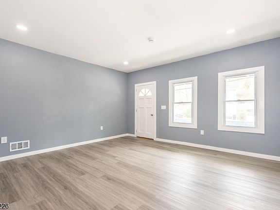 4th image of 35 Boonton Ave