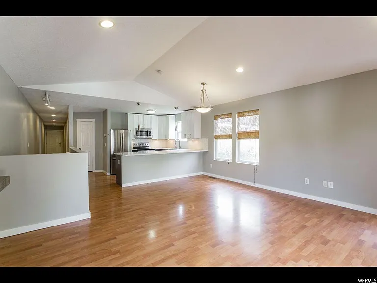 2724 S Richmond St E — Photo 4