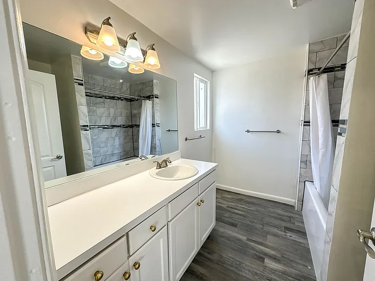 5702 Vineland Ave — Photo 10