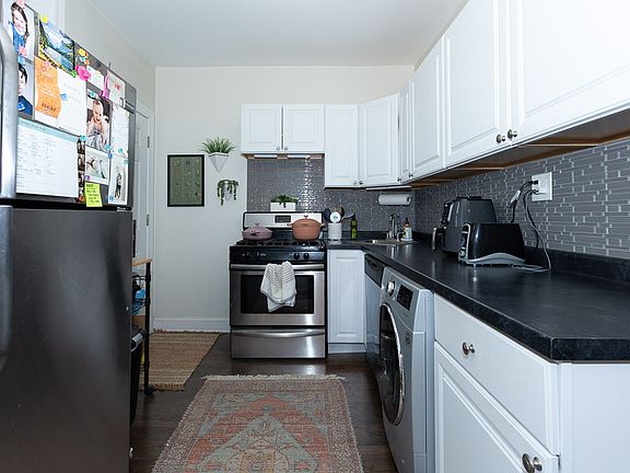 2nd image of 3703 N Hoyne Ave #4