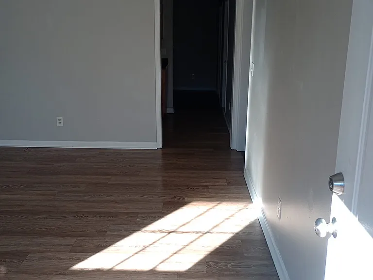 2804 Batavia St — Photo 8