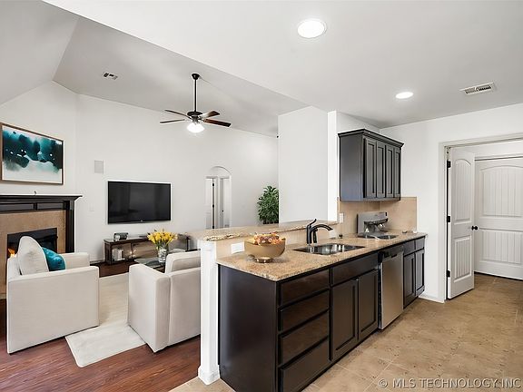 4th image of 9008 S 254th East Ave