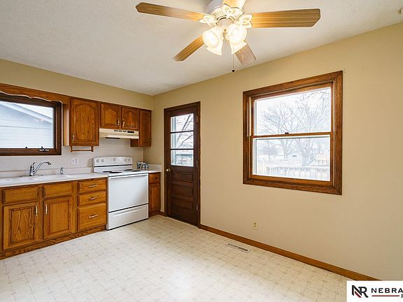 5th image of 229 E Glenmore Dr