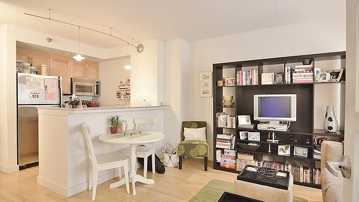 Rented by Park Property Advisors | media 33