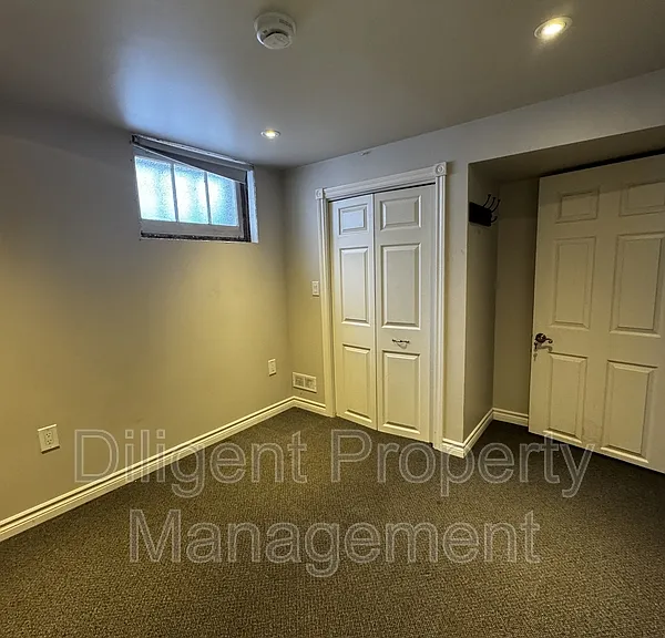 180 Dumble Ave — Photo 17