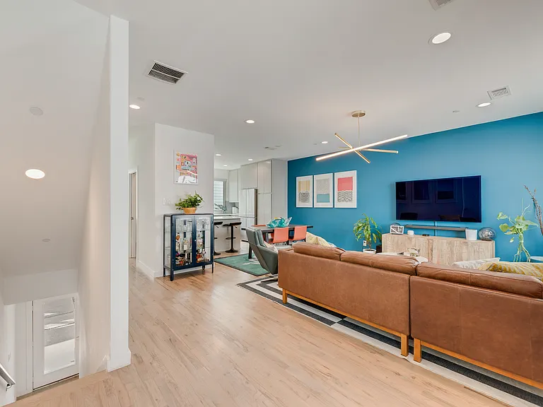 4705 Bryan St #302 — Photo 14