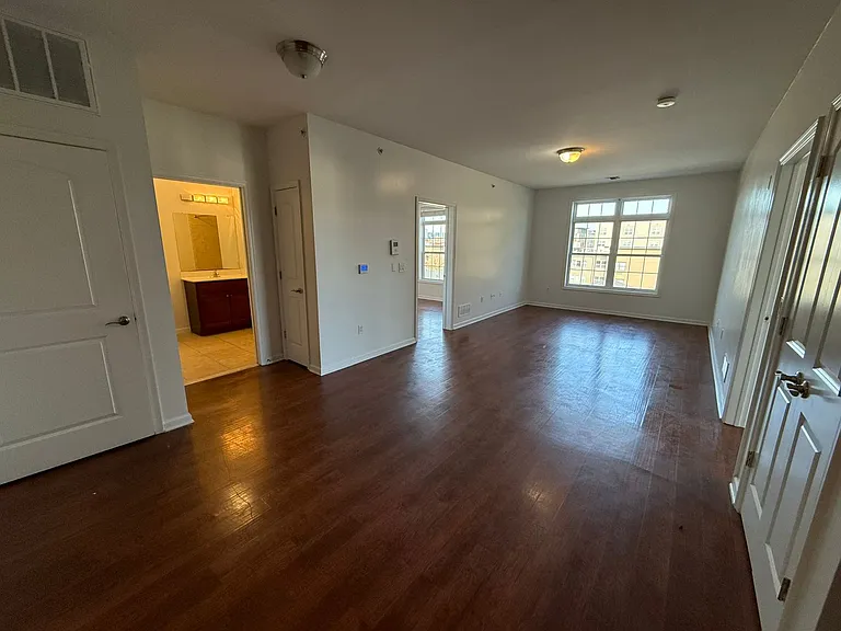 5609 Jefferson St #52E — Photo 8