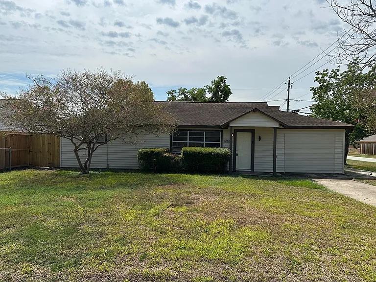 2502 Kingsdale Dr — Photo 1