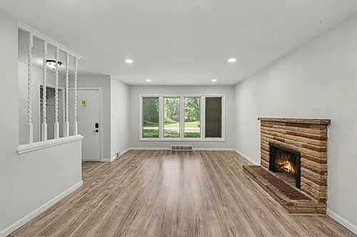 2360 Pineview Photo 1