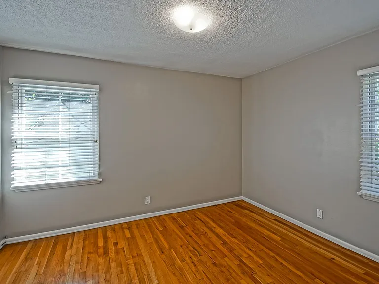 14226 Isis Ave — Photo 24