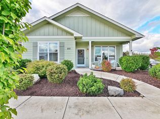402 Waterside Dr, Central Point, OR 97502