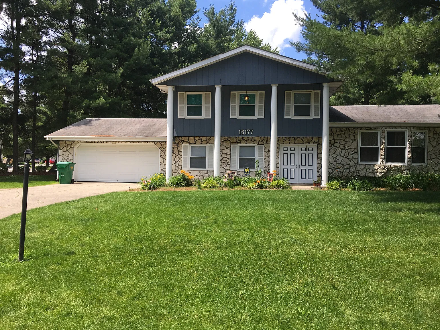3 bed, 2564 sqft, $2,840 — Photo 1