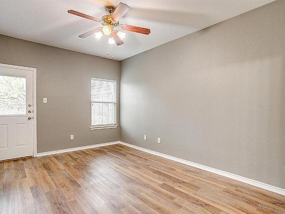 3rd image of 812 Walnut St