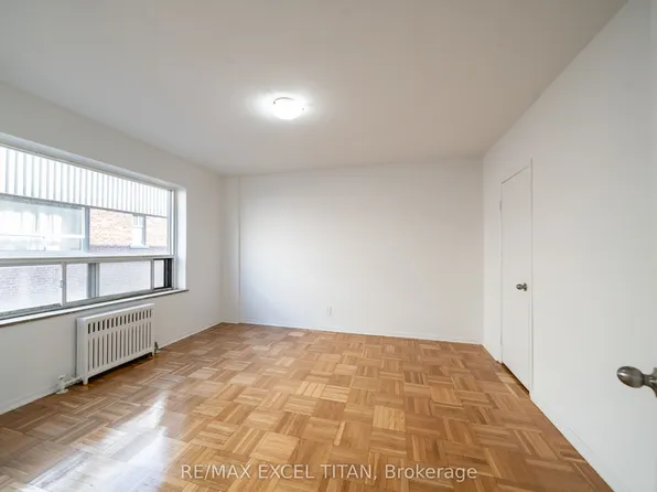 156 Kingston Rd #9, Toronto, ON M4L 1T1