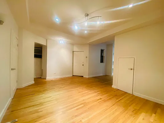 Rented by Compass | media 19