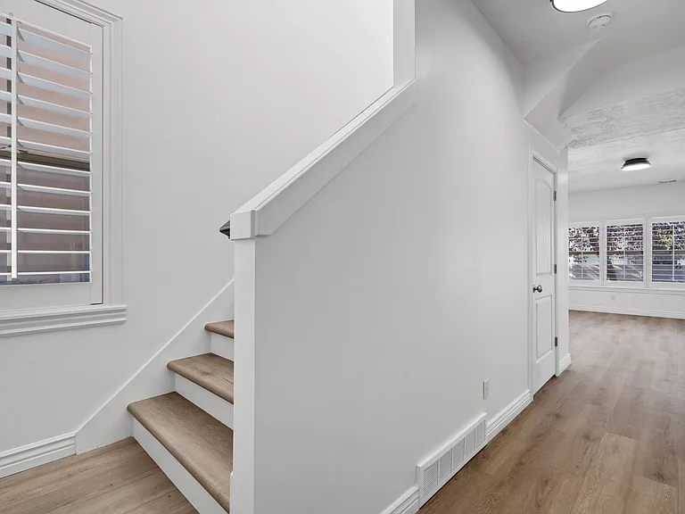 7178 S 420 E — Photo 2