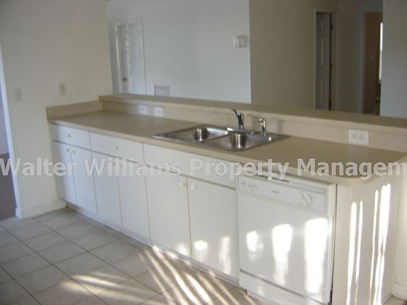 5th image of 30 Royal Leaf Ln