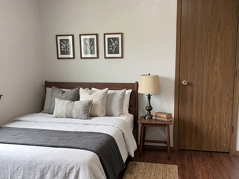 120 Sherwood Ct — Photo 3