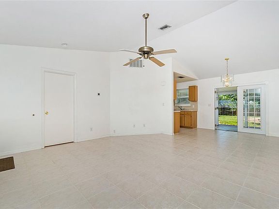 4th image of 11025 Waterford Ave